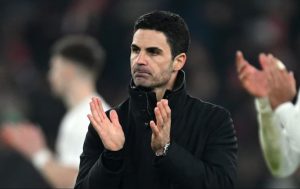 HLV Mikel Arteta thỉnh cầu người hâm mộ Arsenal