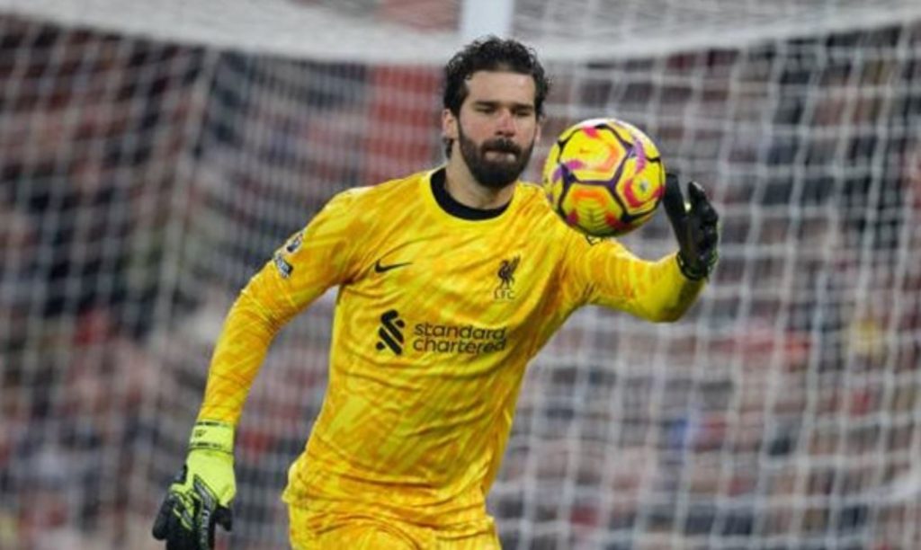 Phong độ kém cỏi của Alisson Becker chỉ ra vấn đề mà đội tuyển Liverpool cần phải khắc phục