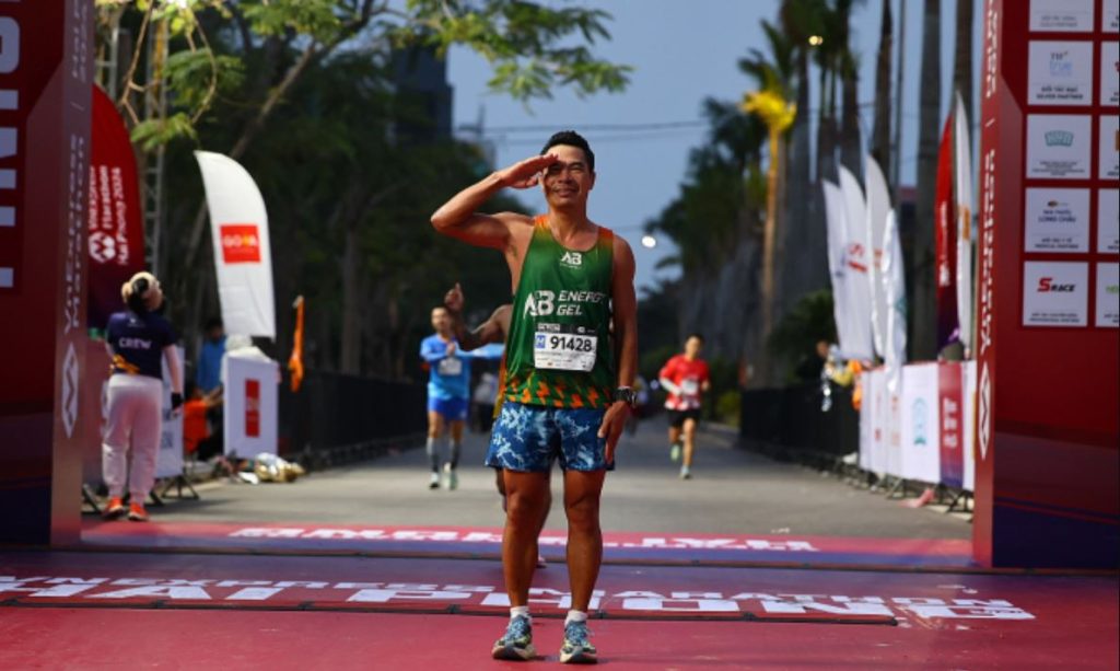 Runner Nguyễn Đình Trường lập kỳ tích với 42 giải marathon trong năm 2024